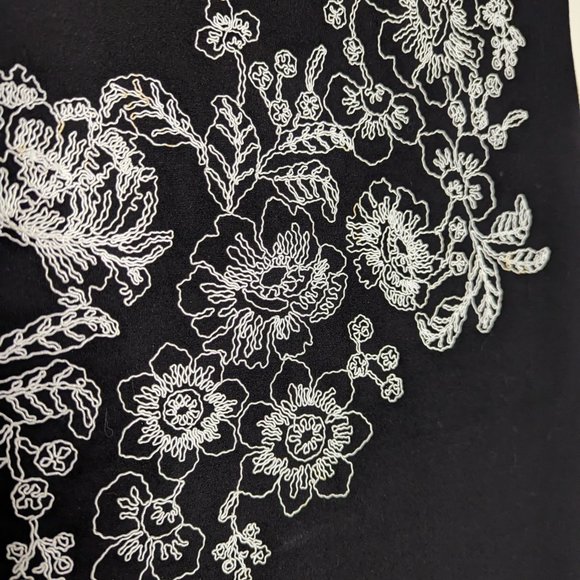 Black dress with embroidery - Picture 3 of 9
